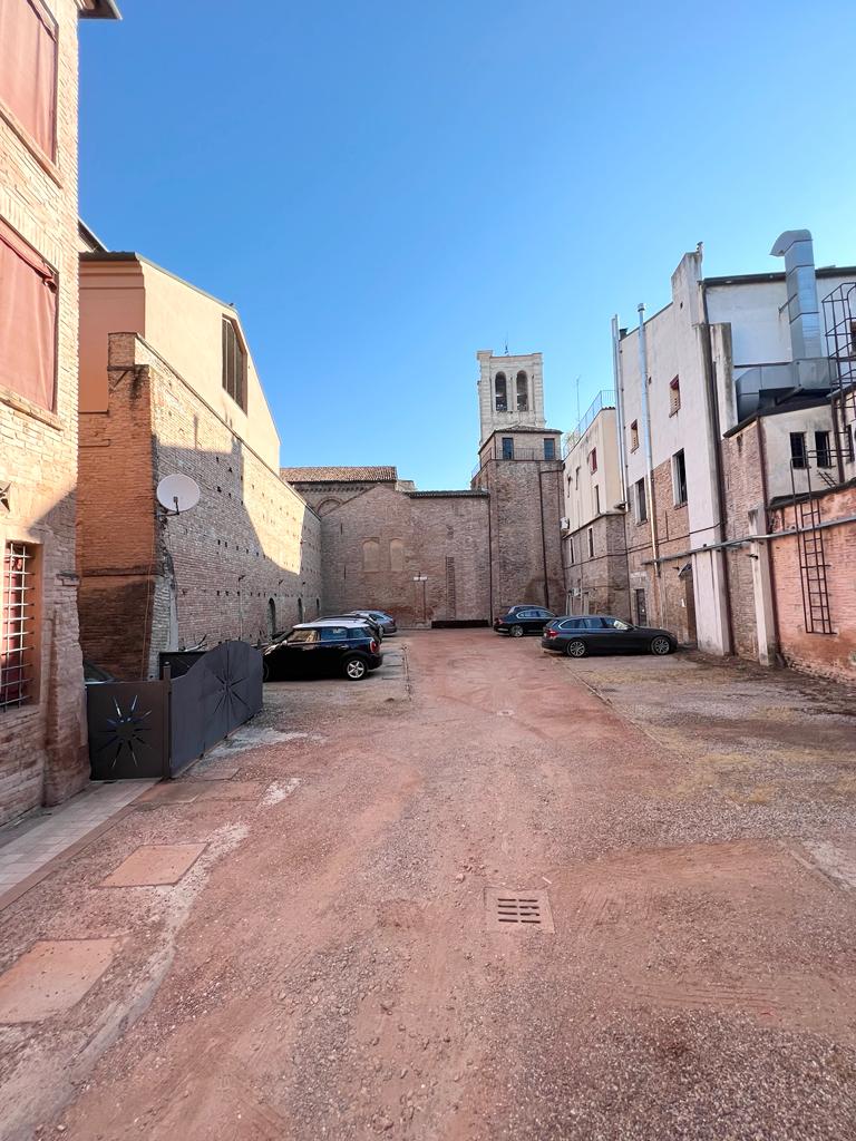 Posto Auto Scoperto in Vendita a Ferrara