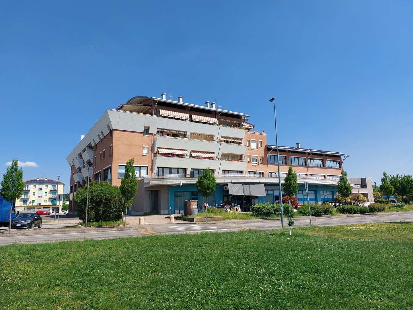 Ufficio locato in vendita a Funo