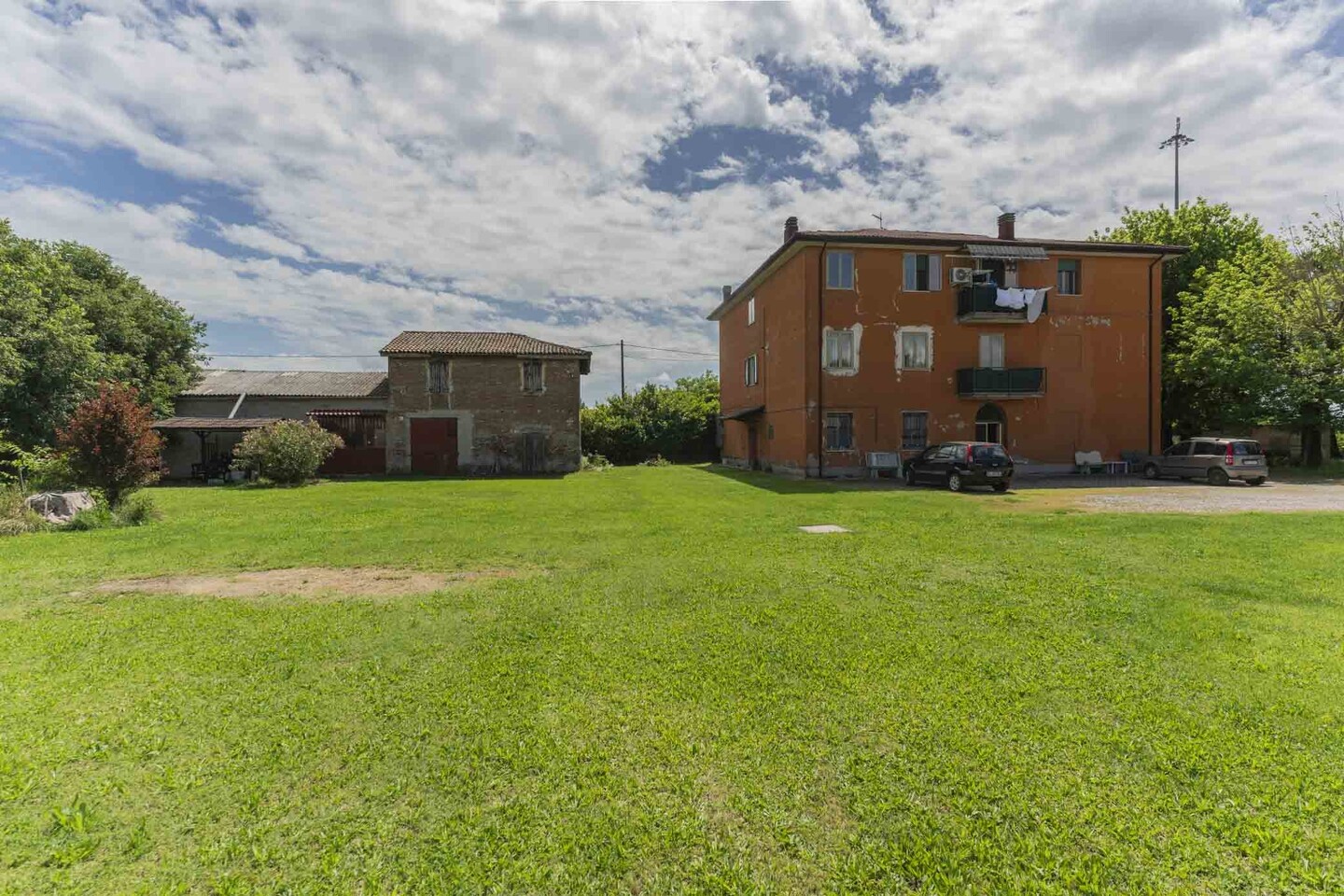 Casa indipendente composta da 5 appartamenti in vendita a San Pietro in Casale
