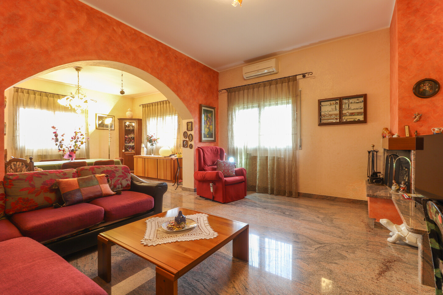 Villa con giardino e spazi generosi a Medicina loc Fossatone