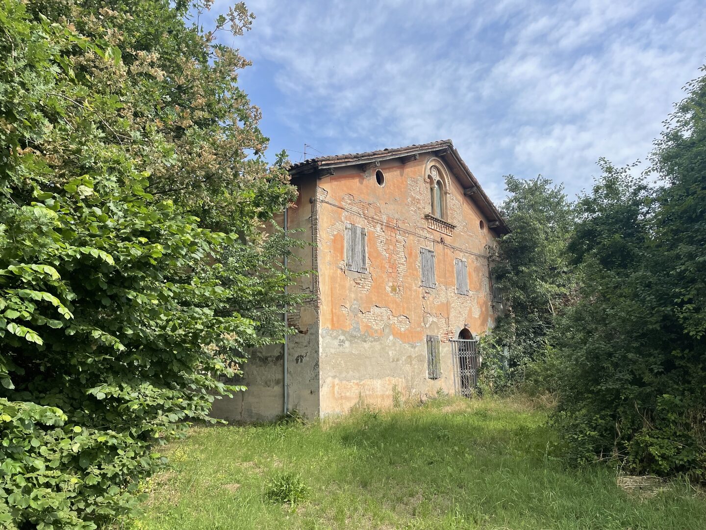 Villa bifamiliare con deposito e magazzino in vendita a San Giovanni in Persiceto