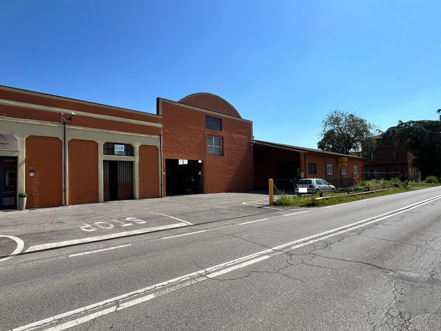 Locali commerciali affittati in vendita a Medicina