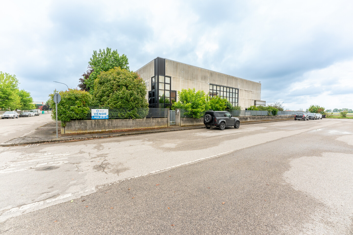 Capannone con uffici in vendita a Bondeno