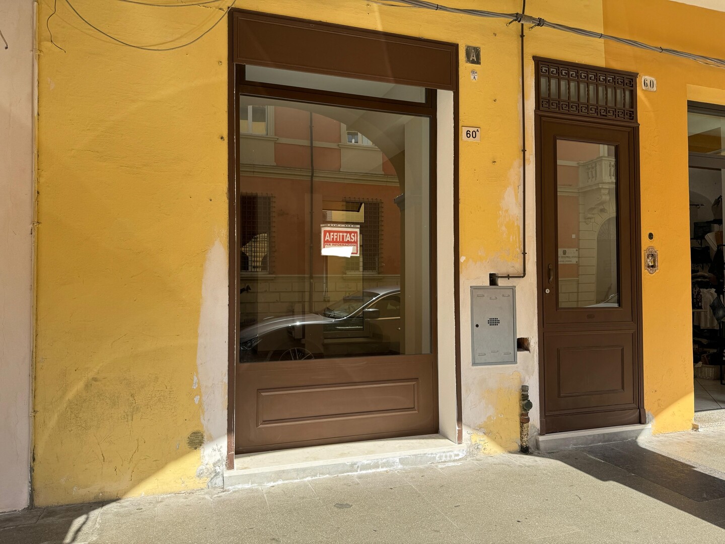 Negozio in affitto a Cento