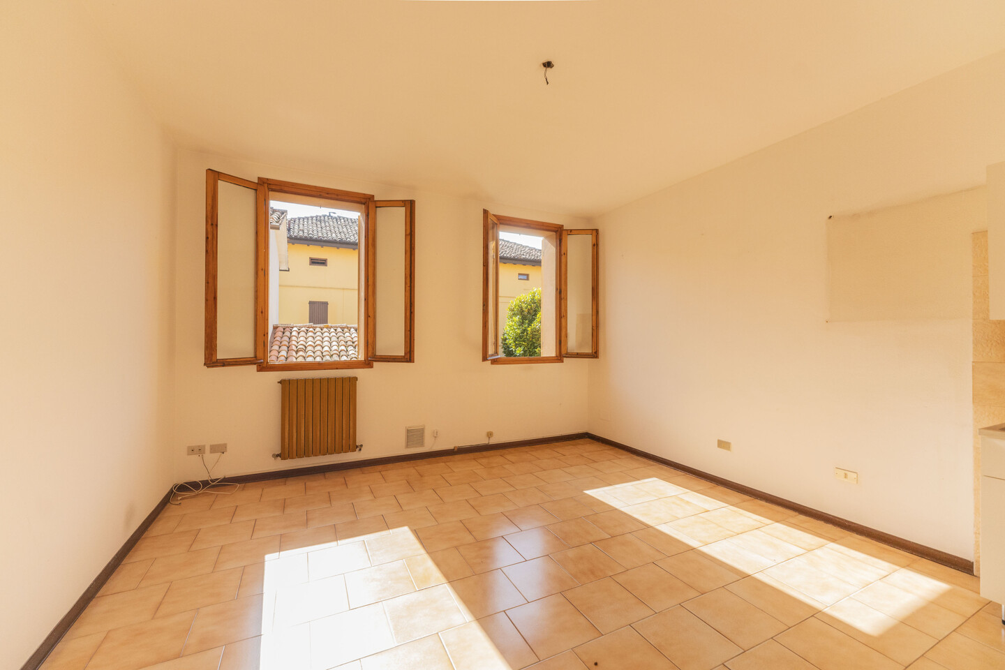 Porzione di casa con due bilocali in vendita a Galliera