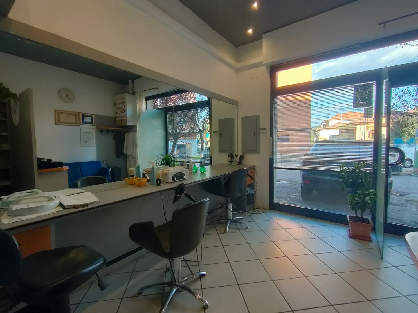 Locale Commerciale in vendita a Casalecchio di Reno BO