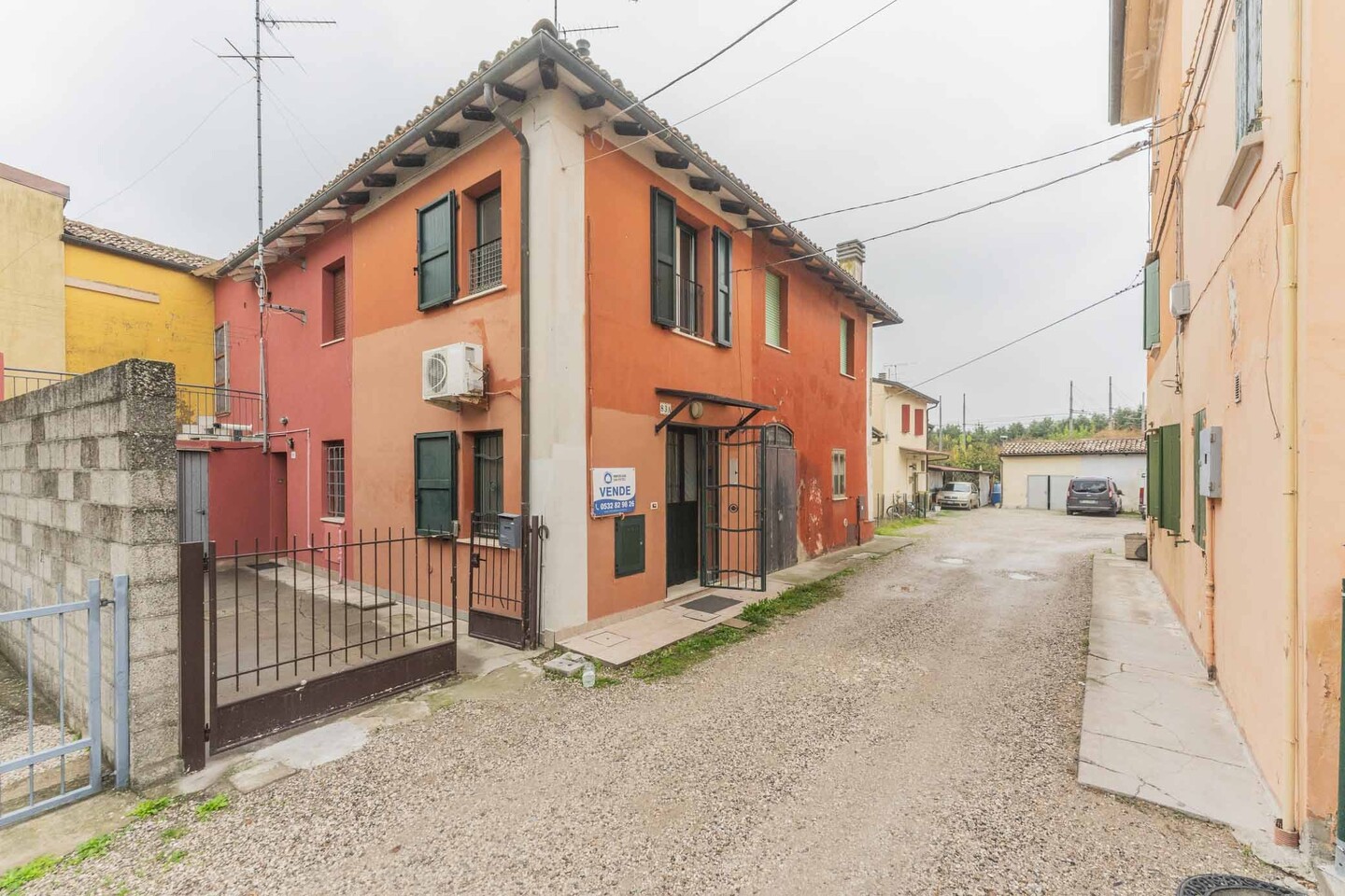 Porzione di casa con ingresso indipendente su 2 livelli in vendita a Poggio Renatico