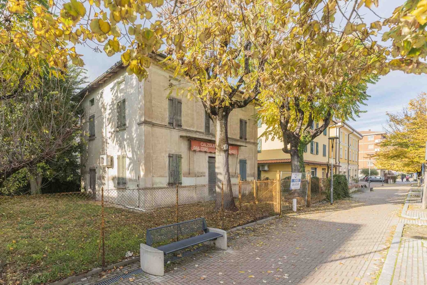 Abitazione indipendente/palazzina da abbattere e/o ristrutturare in vendita ad Altedo