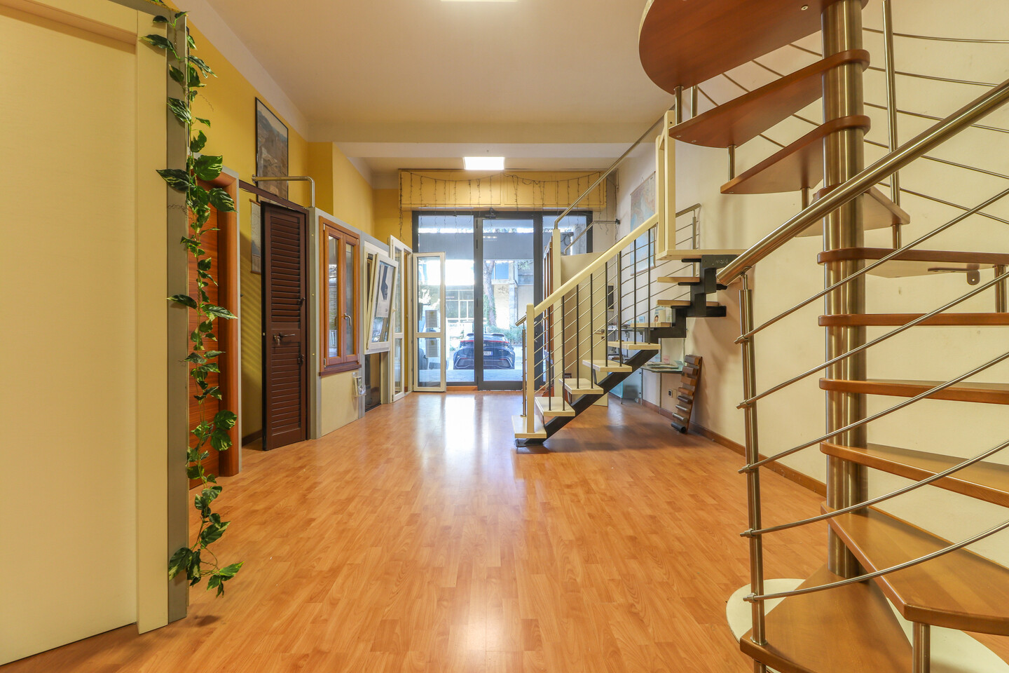 Negozio con laboratorio in vendita a Casalecchio di Reno