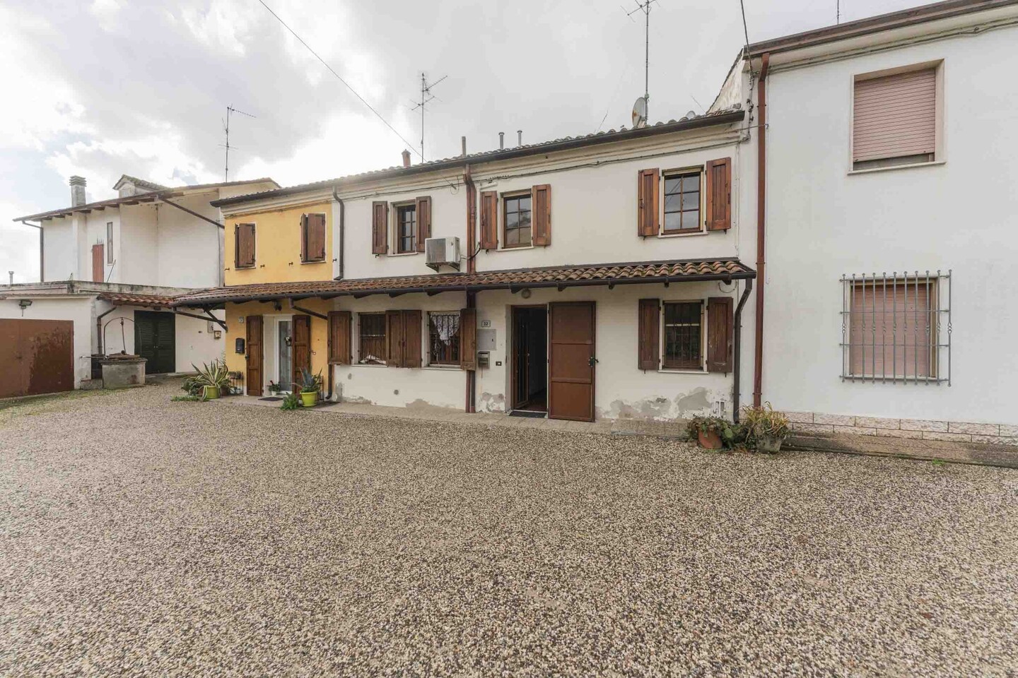 Porzione di casa con garage, cantina e giardino privato in vendita a Gambulaga