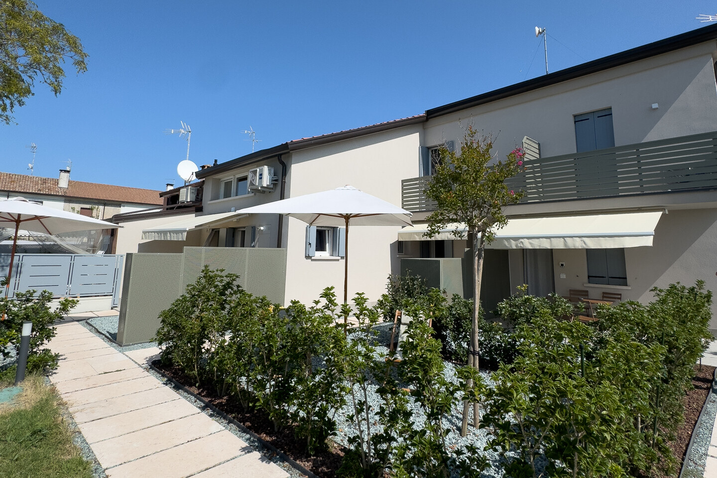 Fabbricato diviso in 3 mini appartamenti ognuno con ingresso indipendente a Scardovari, Porto Tolle