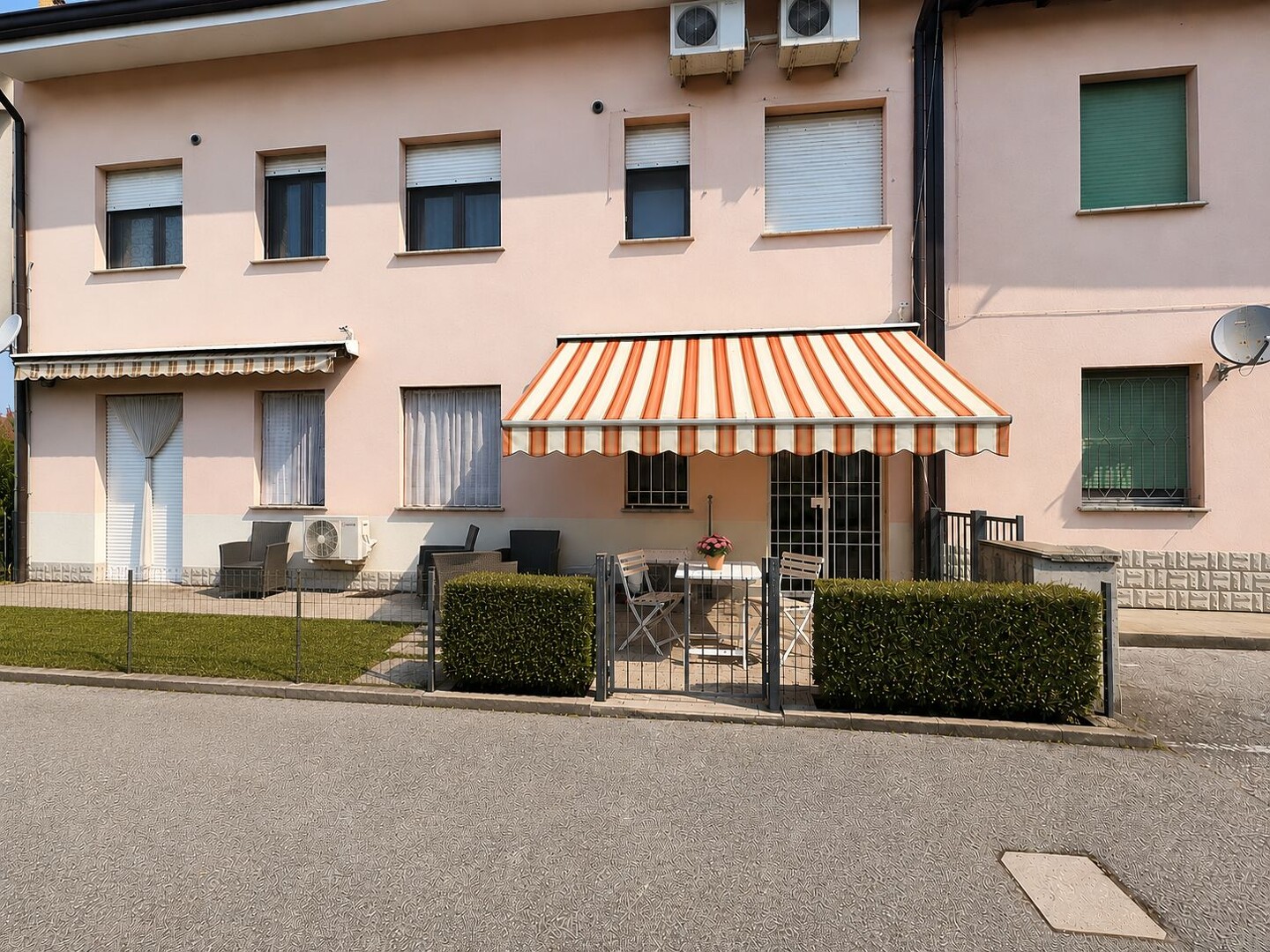 Villetta a schiera con ingresso indipendente, garage, giardino privato in vendita a Pegola