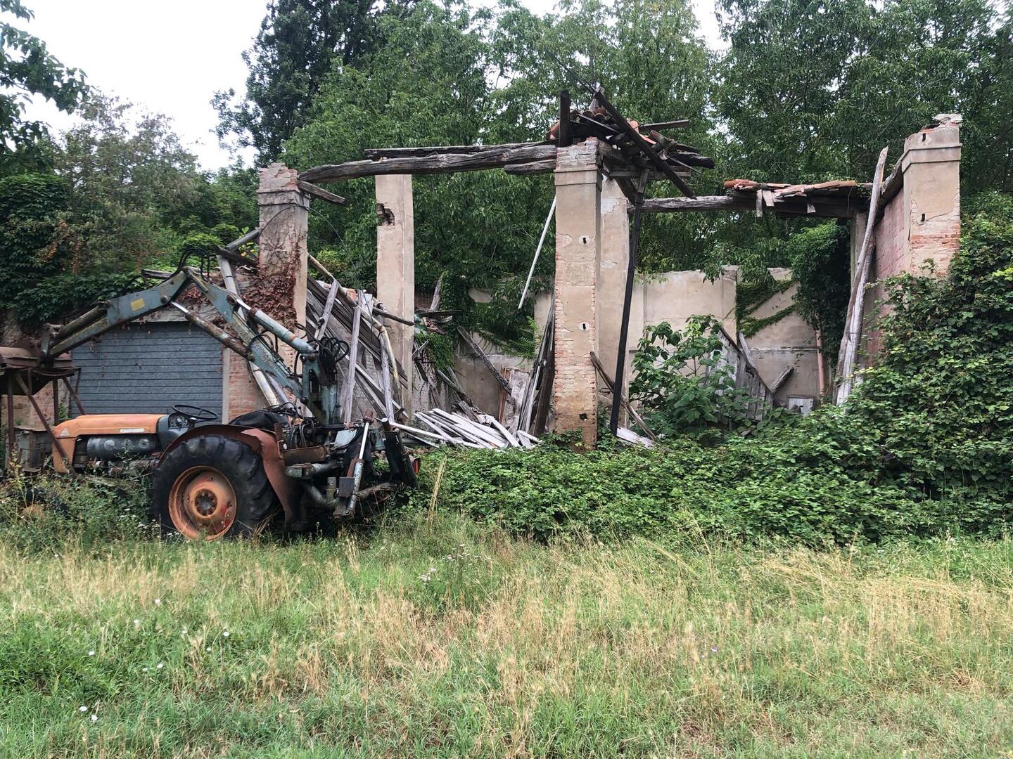 Capannone / Magazzino con area cortiliva in vendita a Budrio