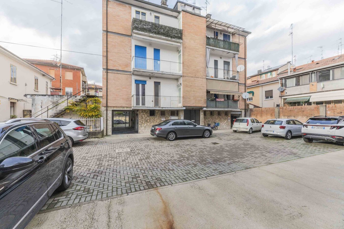 Quadrilocale con 2 balconi, garage, cantina e giardino condominiale in vendita a Barco di Ferrara