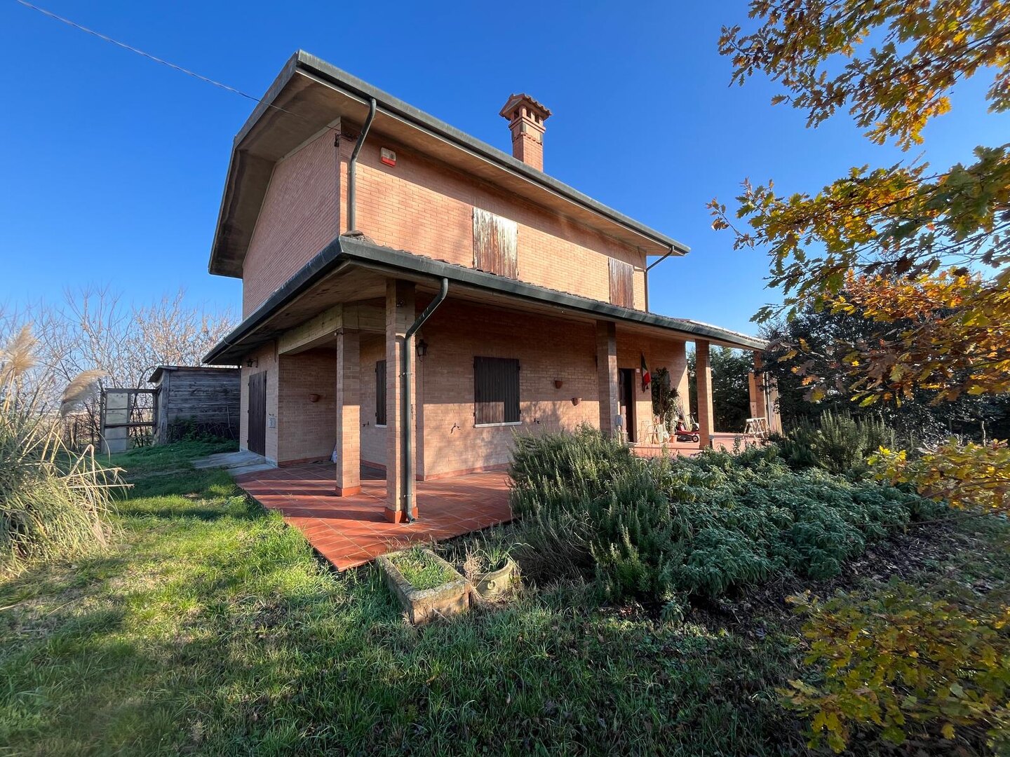 Casa indipendente su 2 livelli con garage (magazzino) e giardino in vendita a Poggio Renatico