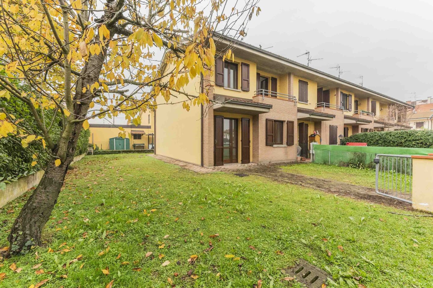 Villetta a schiera di testa con balcone, garage e giardino privato in vendita a Casoni di Malalbergo