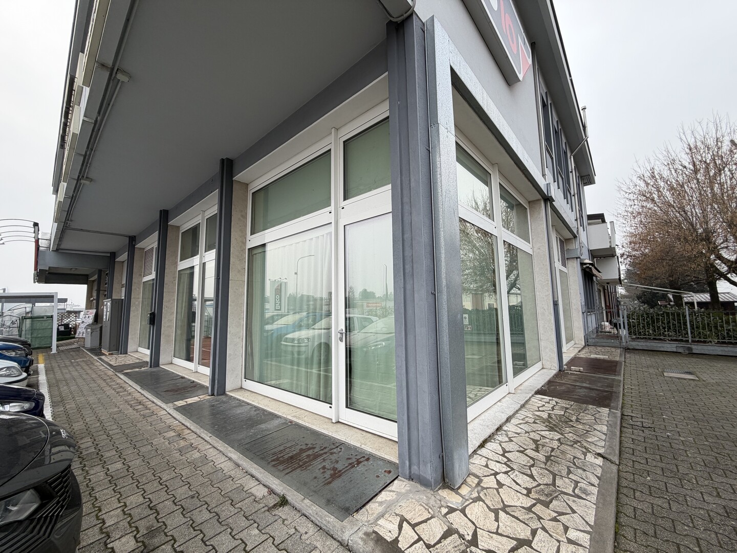 Negozio – Locale Commerciale in affitto a Cento