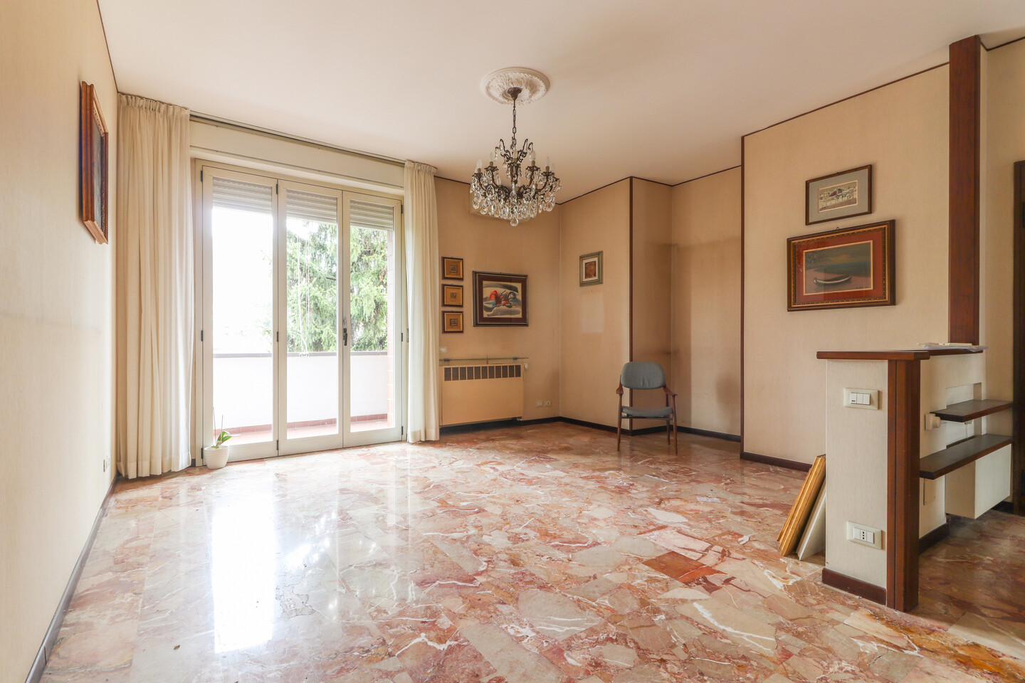 Appartamento 5 locali con posto auto in vendita a Casalecchio di Reno