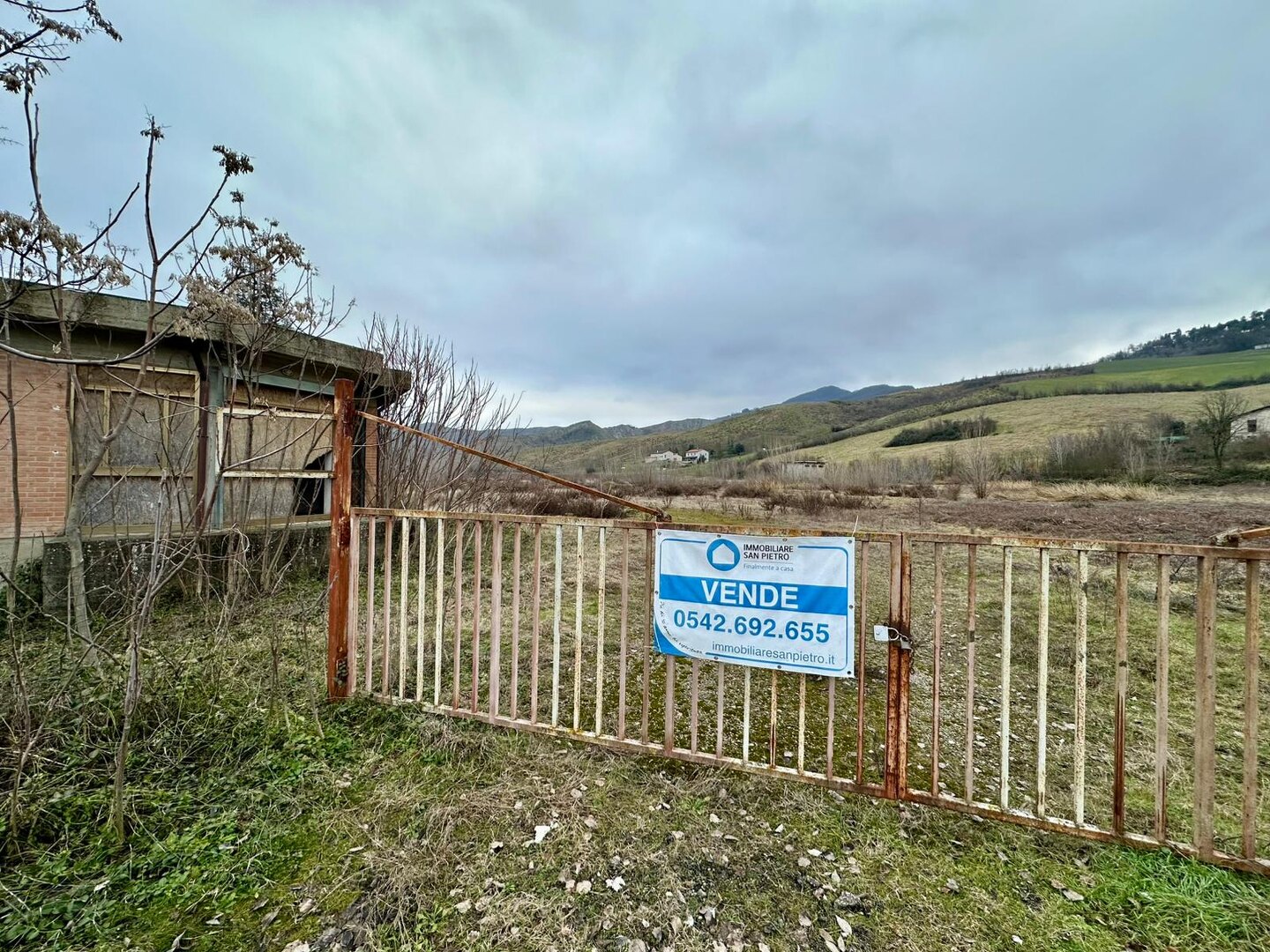 Fabbricato con terreno in vendita a Borgo Tossignano