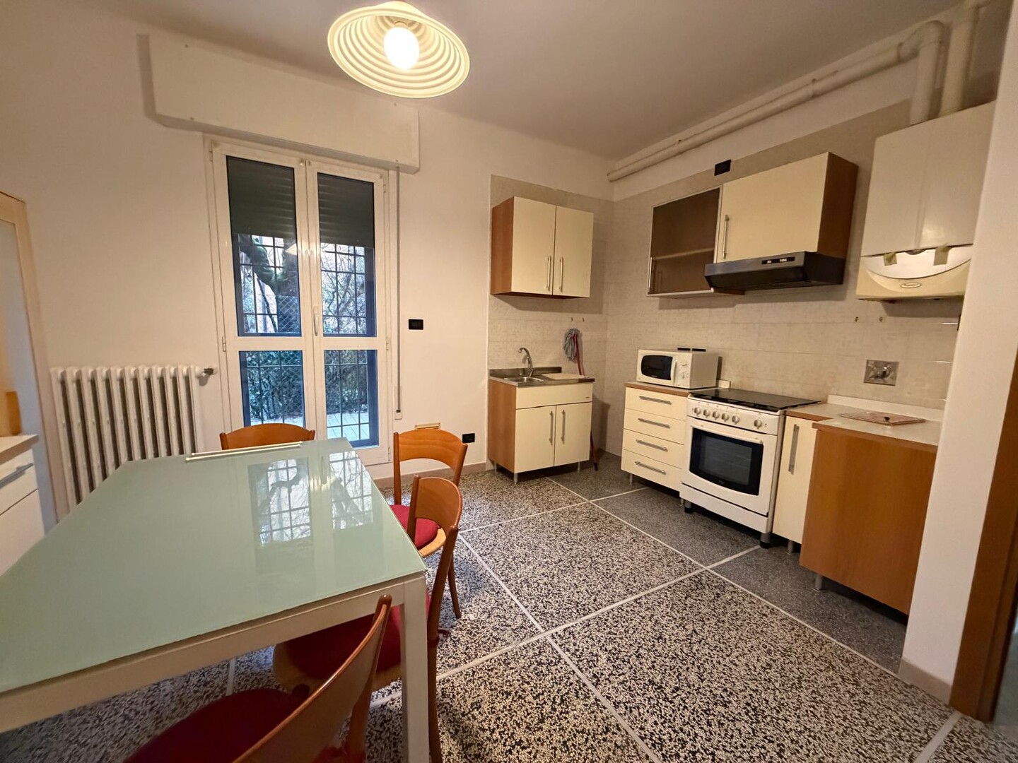 Zona S. Donato-Via Piana : 2 camere arredato