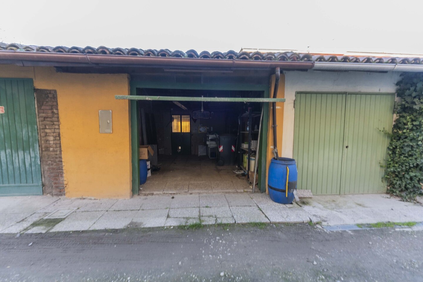 Garage e porzione di giardino in vendita a san Pietro in Casale