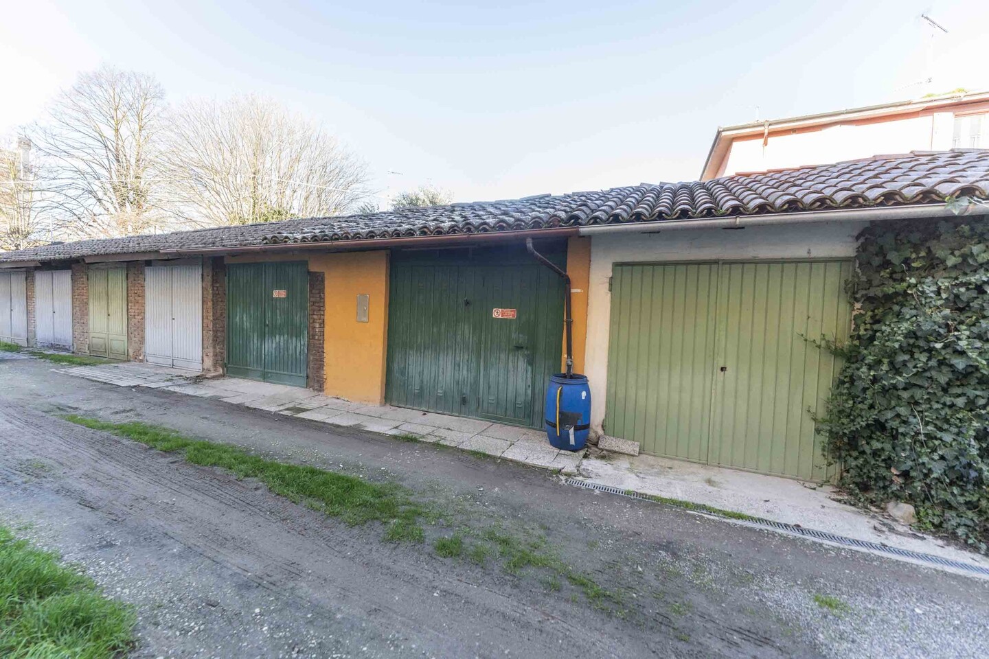 Garage e porzione di giardino in vendita a san Pietro in Casale