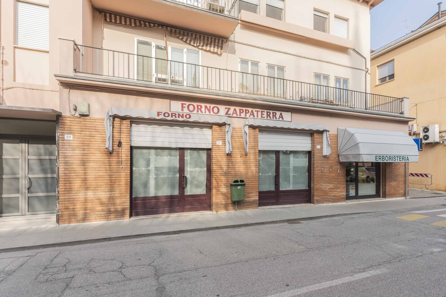 Locale commerciale con magazzino in vendita a Poggio Renatico