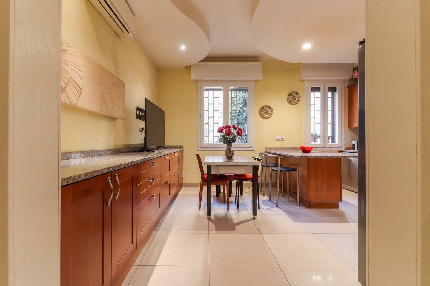 Bologna- Via Zaniboni: 3 camere+2bagni+box auto