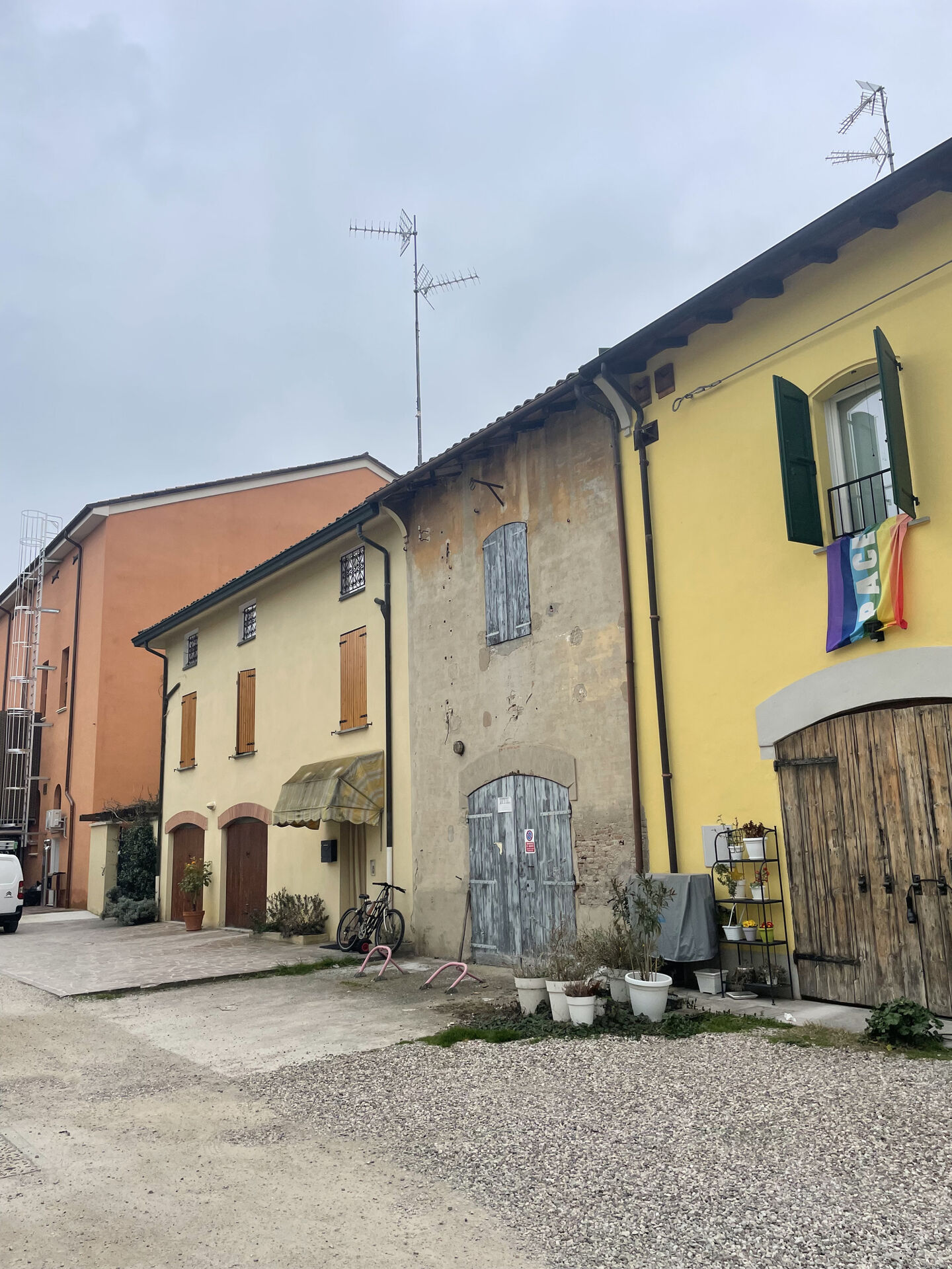 Magazzino con possibilità di cambio d’uso in vendita a Crevalcore