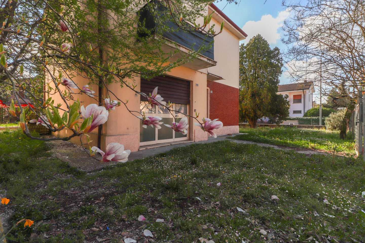 Casa indipendente con giardino in vendita a Crevalcore, frazione Caselle