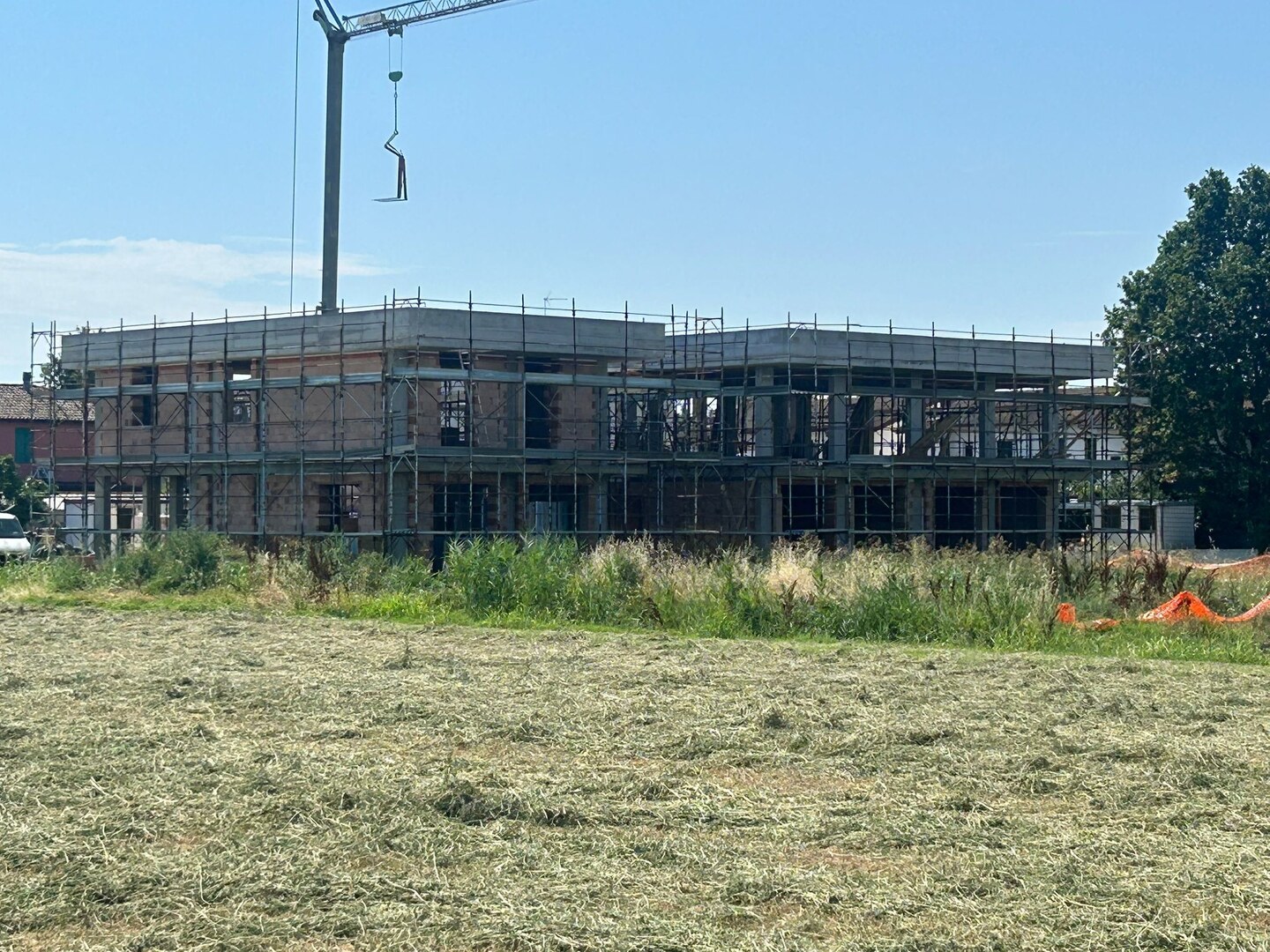 Villa bifamiliare di nuova costruzione con 2 balconi, autorimessa e giardino in vendita ad Altedo
