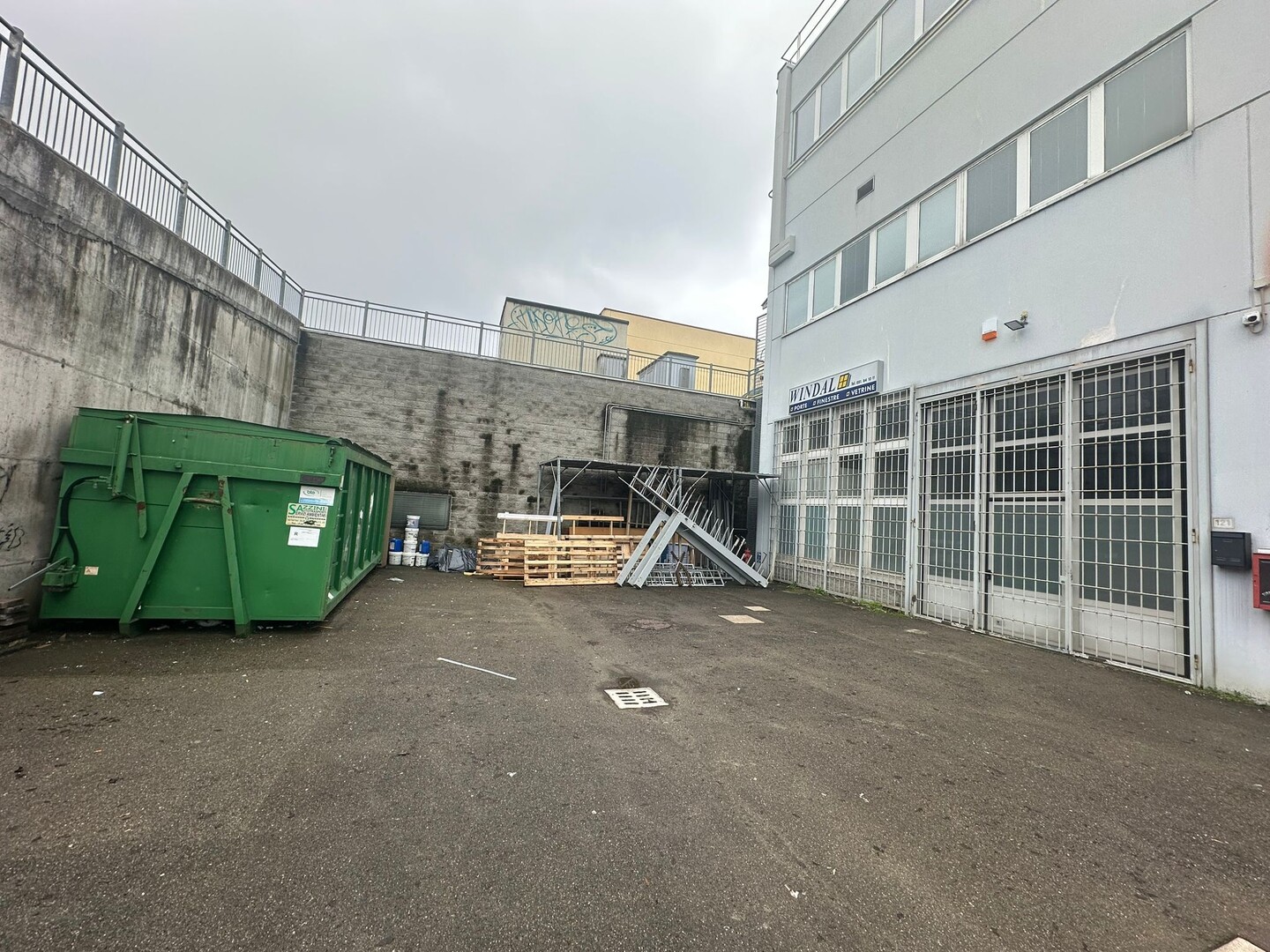 Capannone / Magazzino in vendita a Casalecchio di Reno