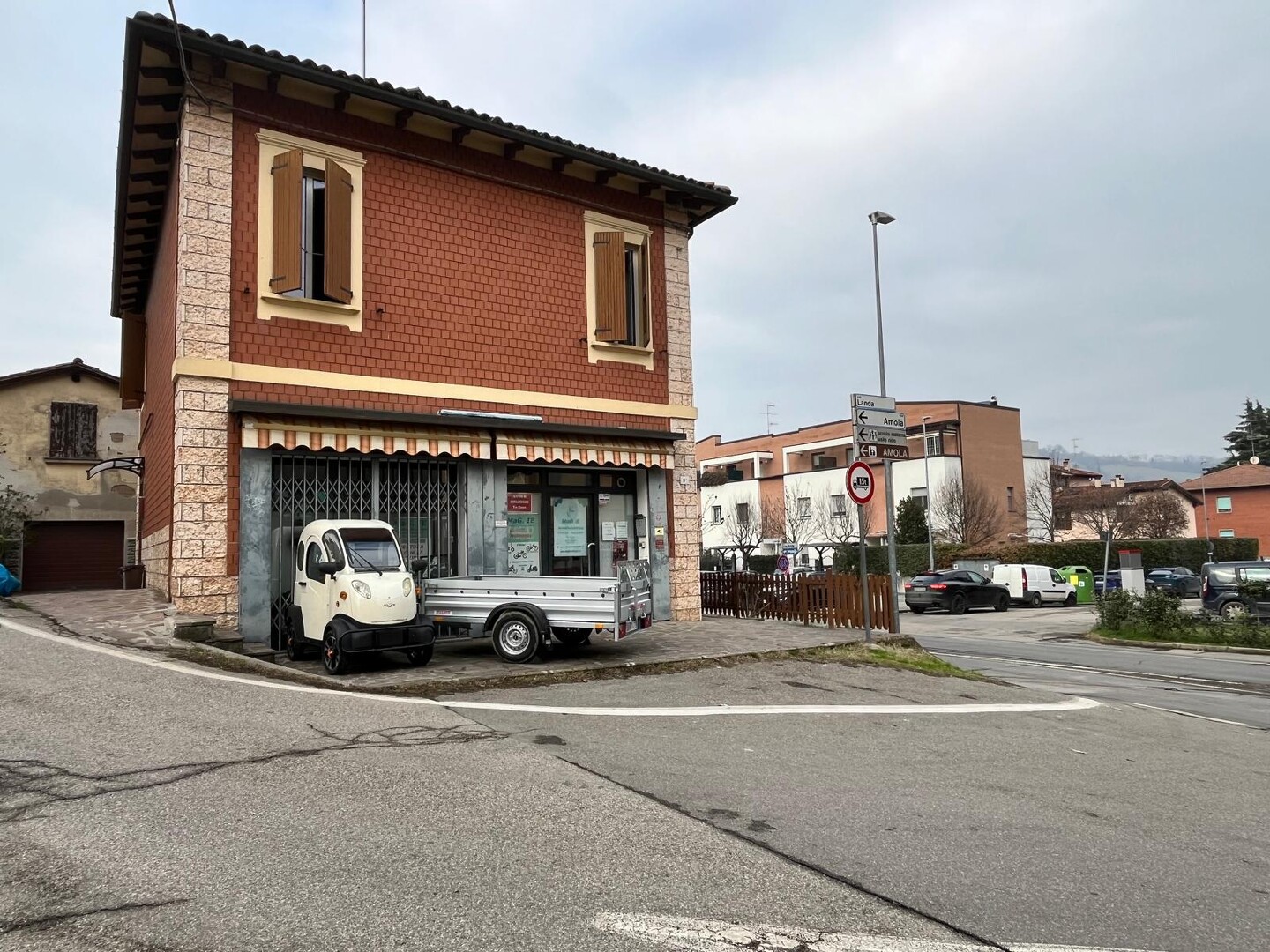 Negozio – Locale Commerciale in affitto a Monte San Pietro