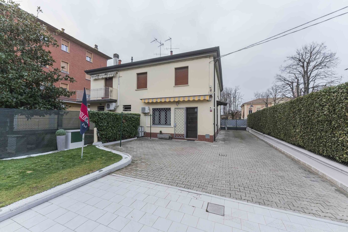 Granarolo: porzione su 2 livelli con giardino