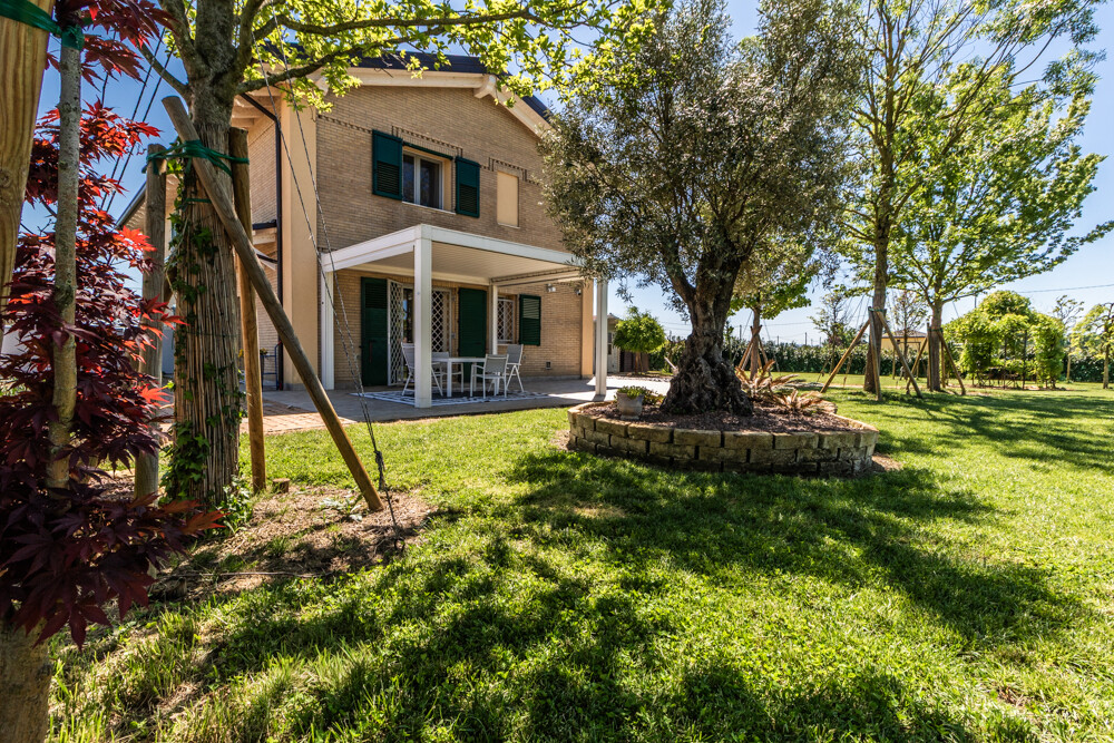 Granarolo dell’Emilia: VILLA “CLASSE A4” CON PARCO DI 2.500 MQ