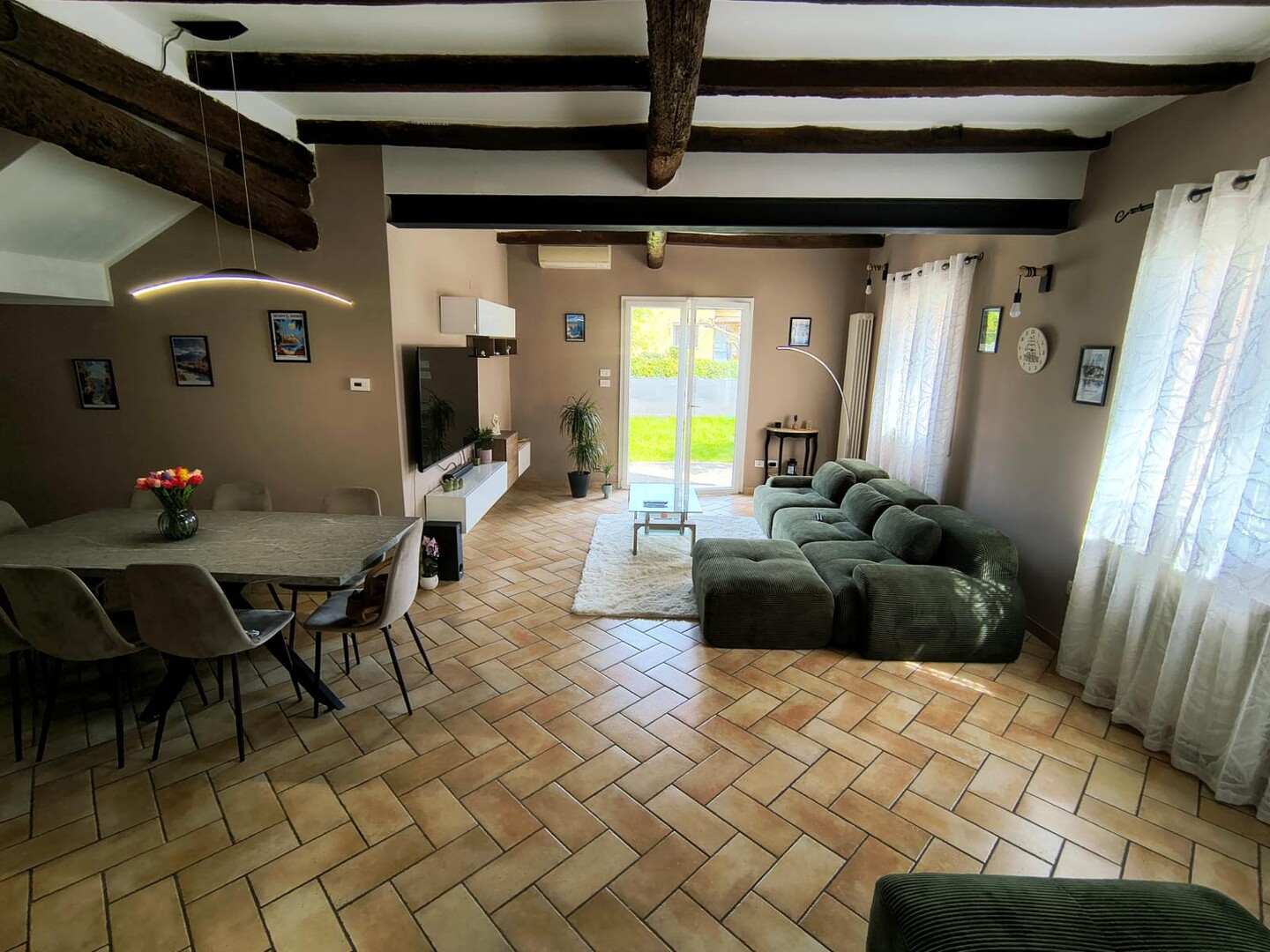 Porzione di casa con ingresso indipendente, mansarda, cantina e giardino in uso a Ponticelli
