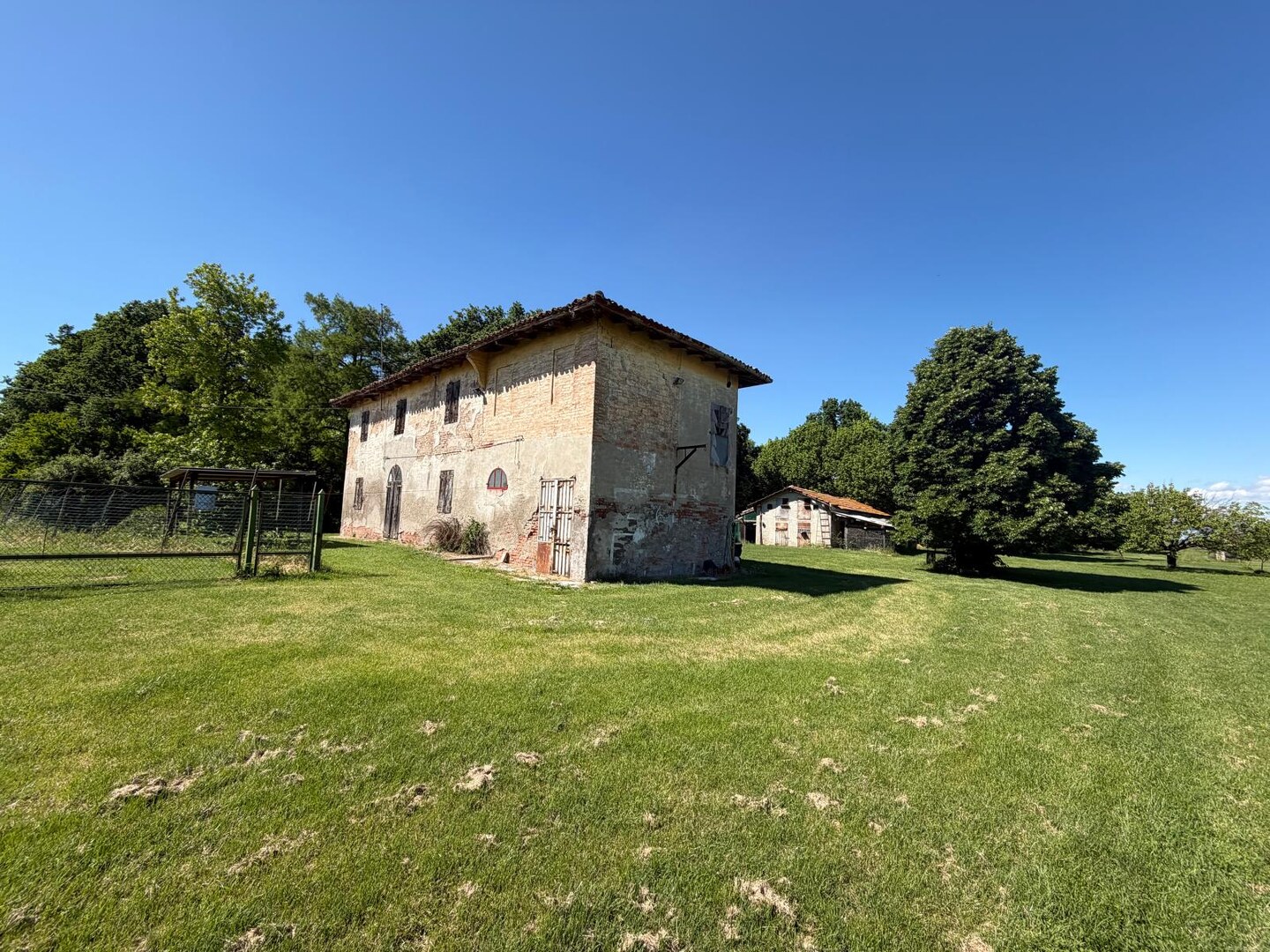 Rustico con Terreno agricolo  in vendita a Saletto – Bentivoglio
