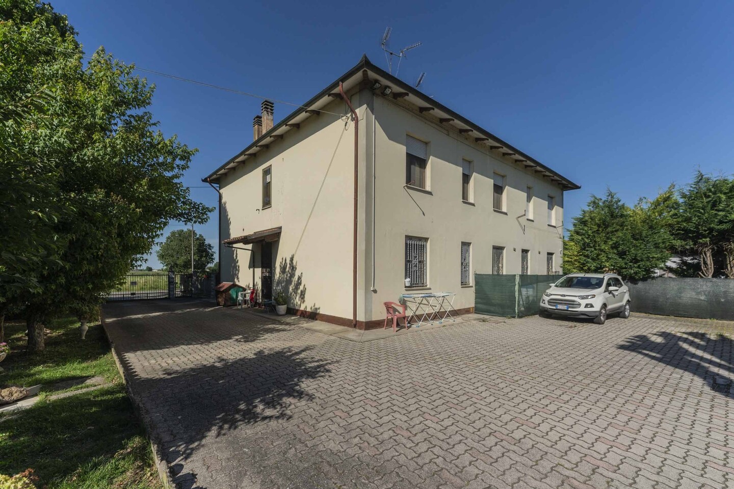 Appartamento al piano terra con giardino e garage a San Pietro in Casale