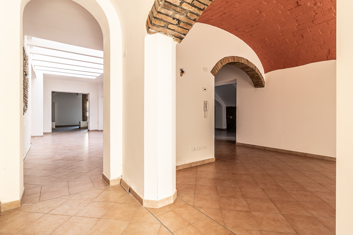 Ampio negozio in ottime condizioni in centro a Borgo Tossignano