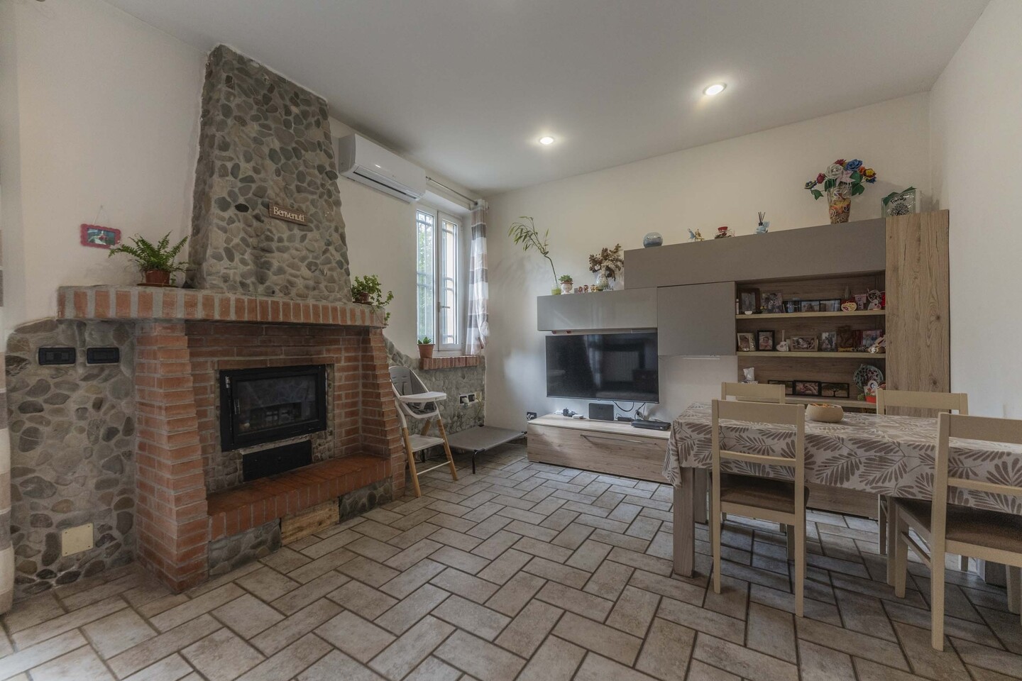 Porzione di casa con garage e giardino a Massumatico