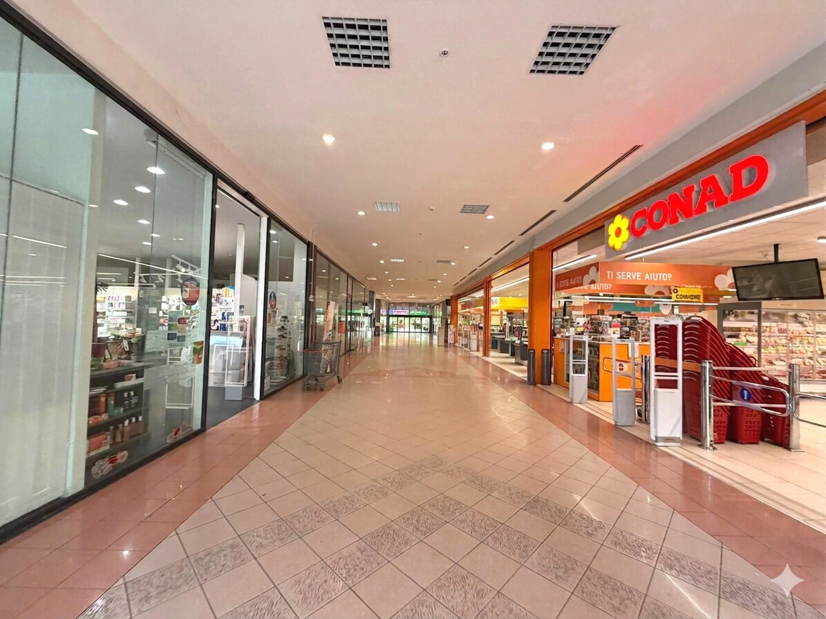 Negozio – Locale Commerciale in vendita a Bologna
