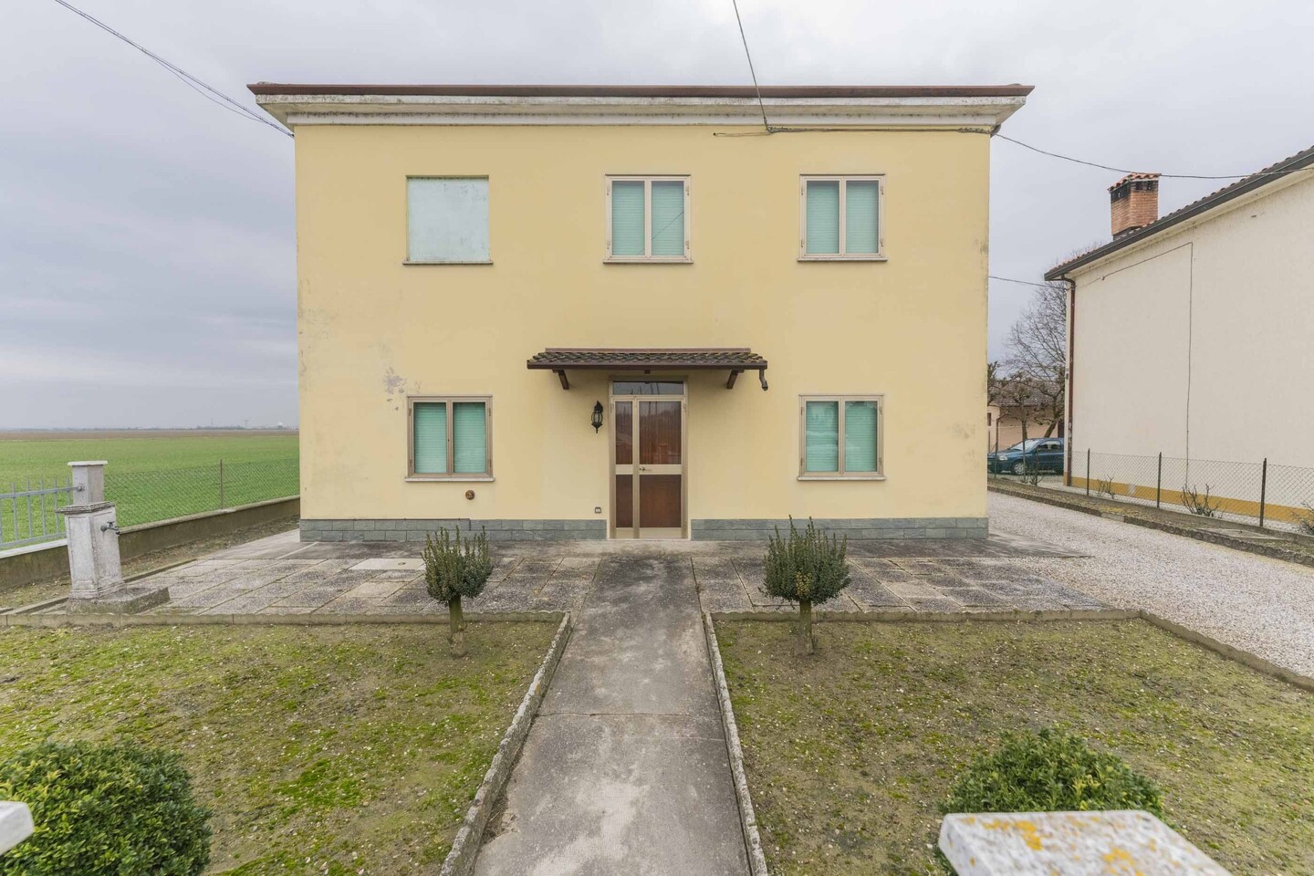 Casa indipendente con garage, posto auto, cantina e giardino privato  in vendita a Madonna Boschi
