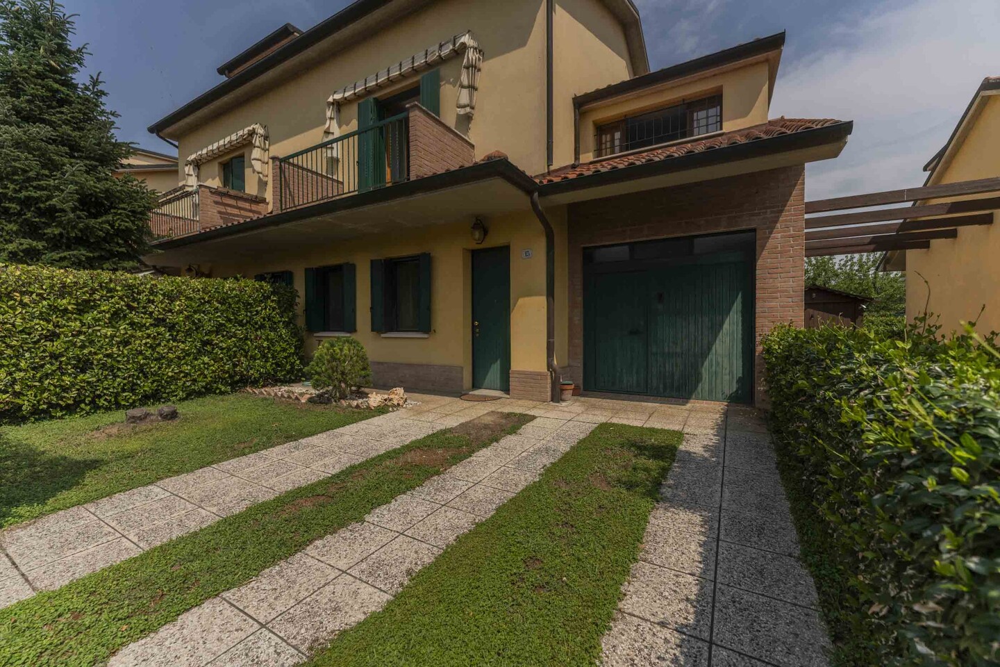 Porzione di bifamiliare in vendita a Ferrara