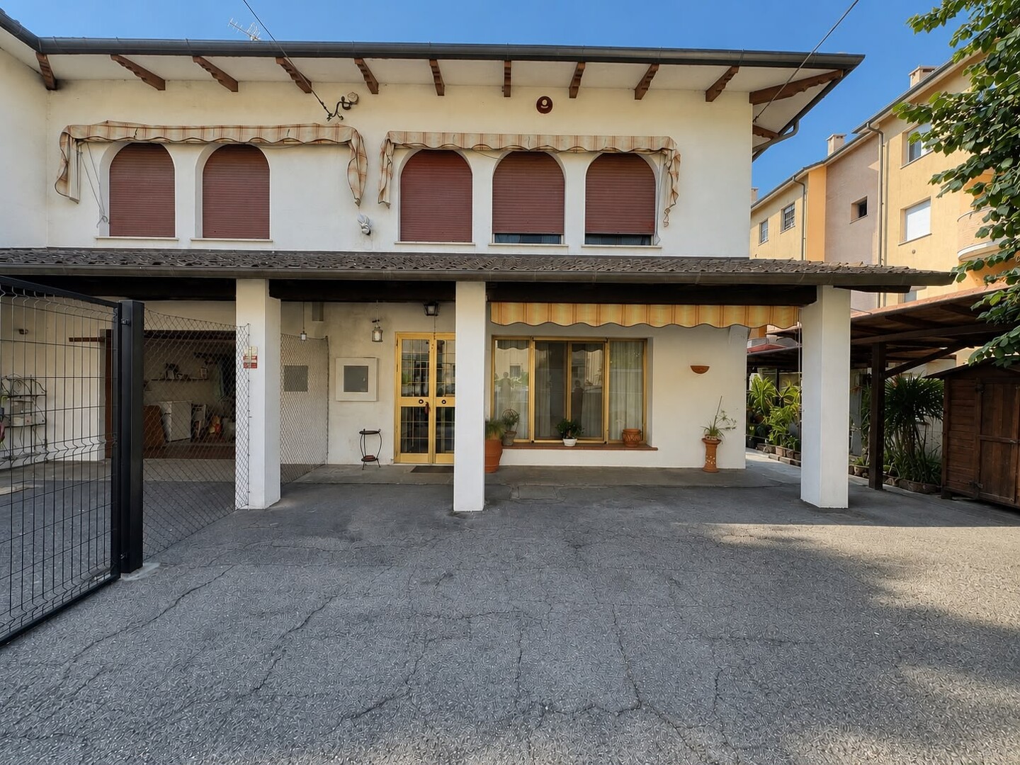 Porzione di bifamiliare con giardino privato di 270 e cantina di 36 mq in vendita a Pegola