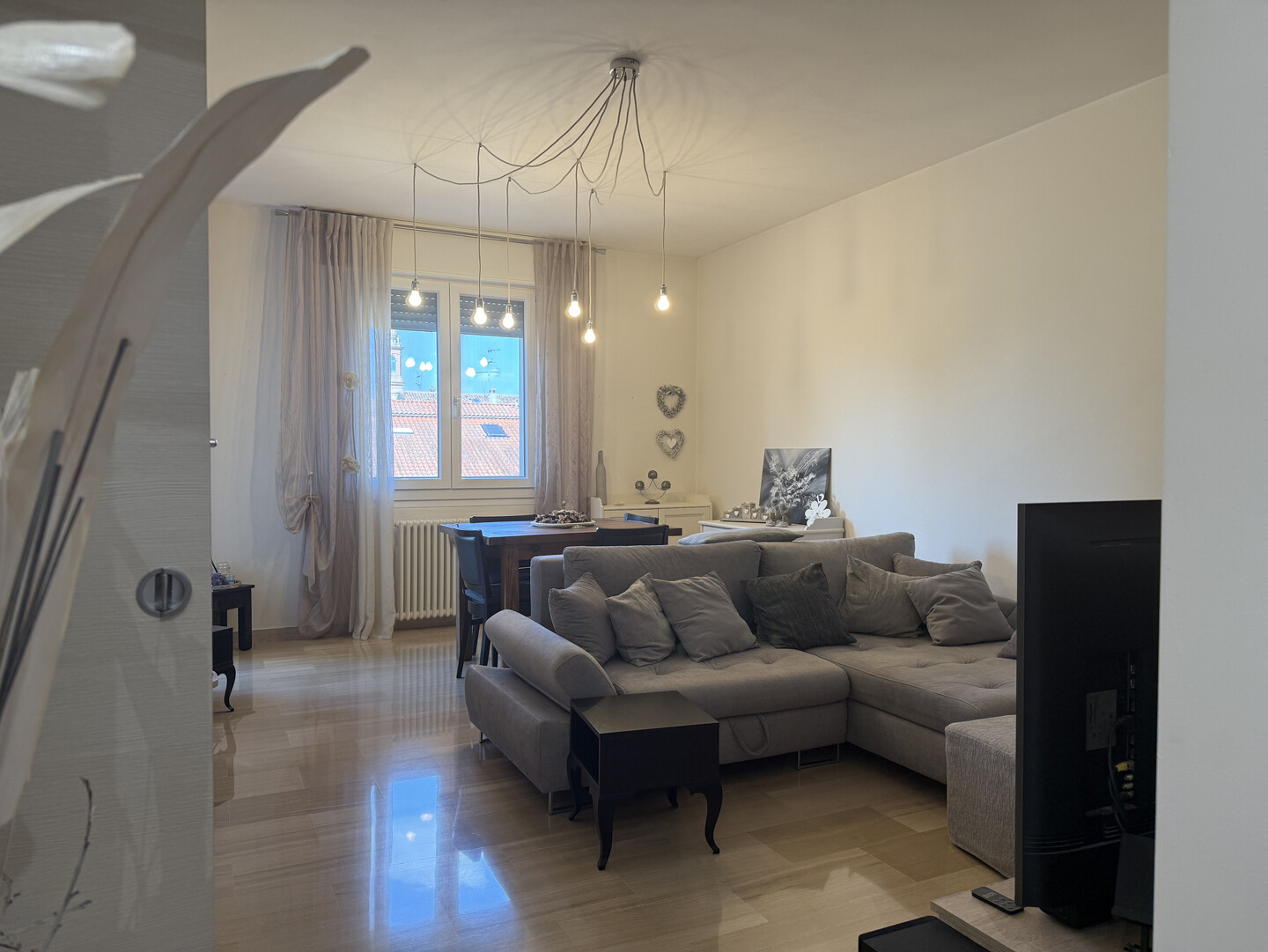 Appartamento ristrutturato con ascensore e garage in vendita a Castello d’Argile. Volendo arredato