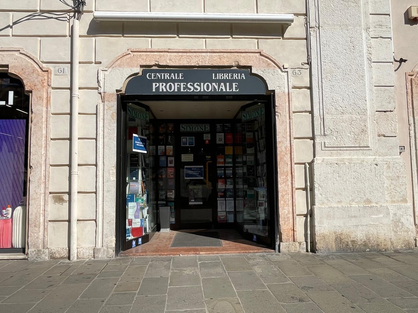 Vendesi cessione di attività a Ferrara