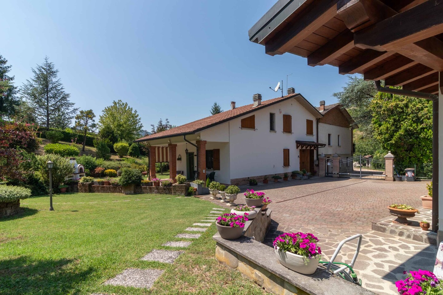 Villa con giardino in vendita a Monte San Pietro
