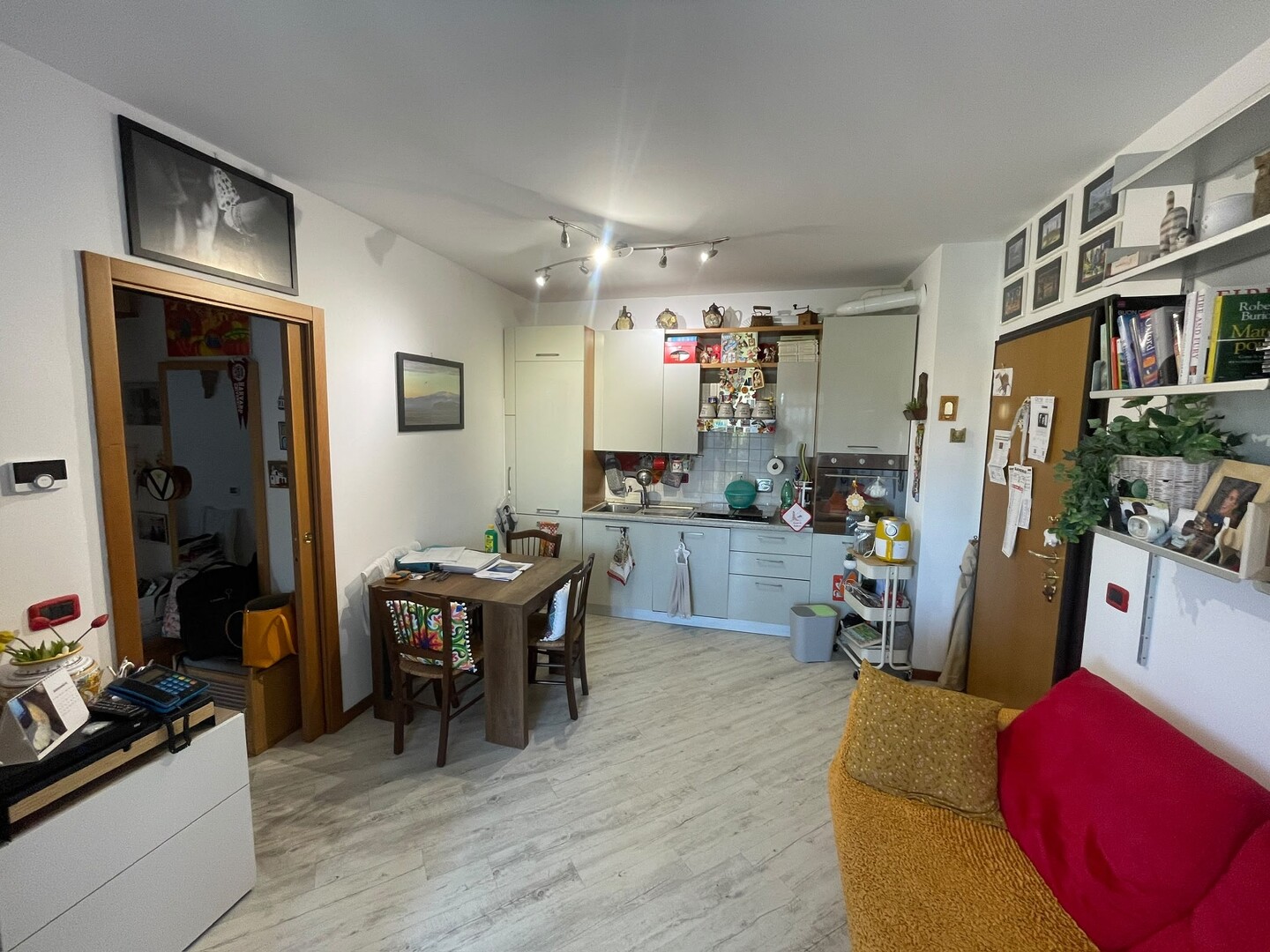 Bilocale moderno con cabina armadio, balcone e garage