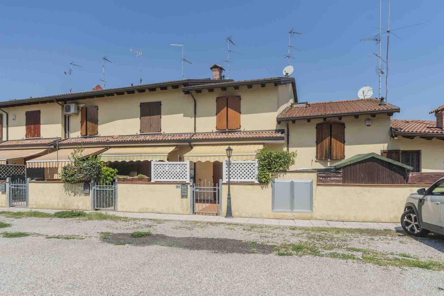 Villetta a schiera su 3 livelli con garage, giardino privato di 20 mq in vendita a Malalbergo