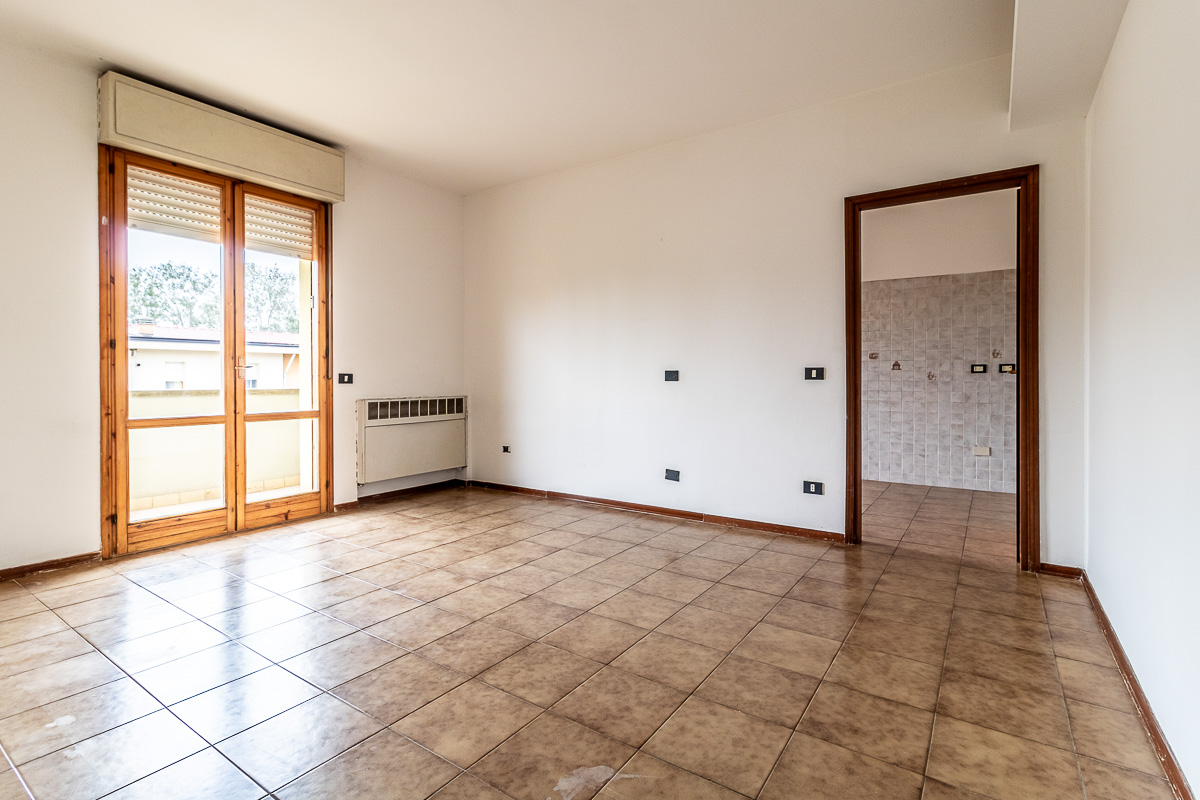 Appartamento di ampie metrature con grande garage, libero subito – Toscanella di Dozza